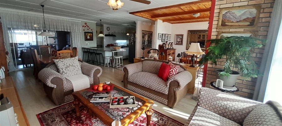 5 Bedroom Property for Sale in Wavecrest Eastern Cape